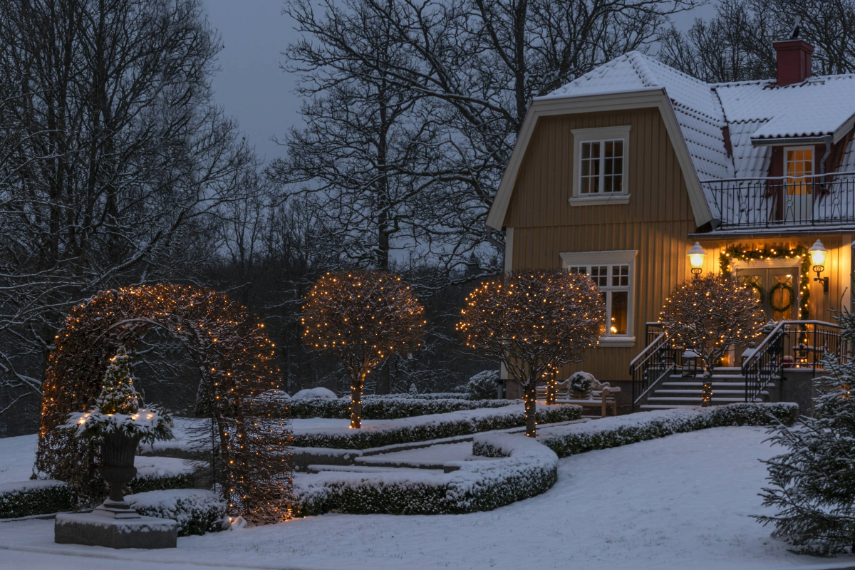 The Ultimate Christmas Lighting Guide: Brighten Your Holidays in Style